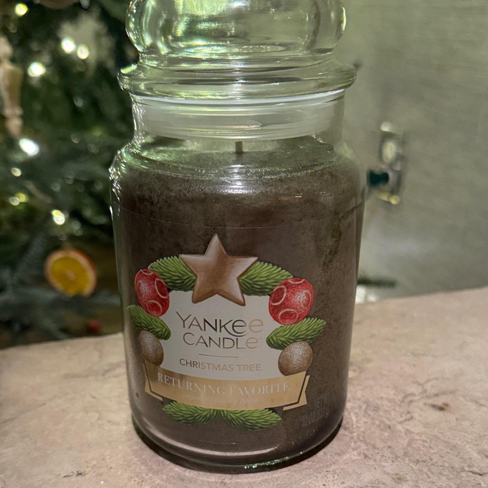 Yankee Candle Christmas Tree Scented Jar - Dark Green